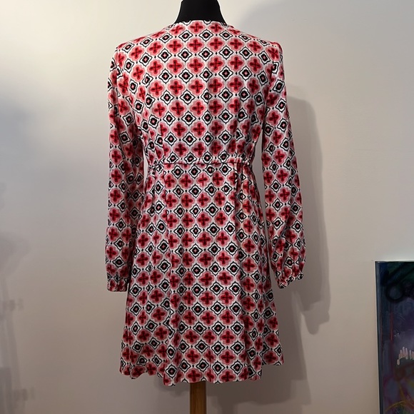 Boden Linen Long-sleeve V-neck Dress with Pockets - Picture 4 of 16